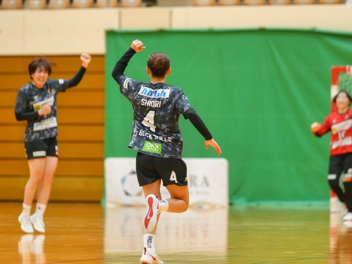 blackbulls27's tweet photo. 【お知らせ🇯🇵】

12月にインドで行われる「第20回女子ハンドボールアジア選手権」にむけての第1回代表選考合宿メンバーに、No.4 #齊藤詩織 選手が選出されました❗️
応援よろしくお願いします🔥📣

https://t.co/aZy5b2Pqy1

#おりひめJAPAN #ブルズ #ハンドボール https://t.co/v1PEe7mVWG