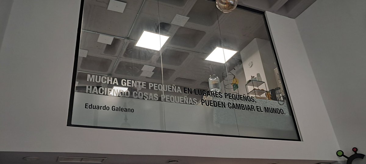 concilyando's tweet photo. "Mucha gente pequeña en lugares pequeños, haciendo cosas pequeñas pueden cambiar el mundo" Eduardo Galeanoconcily https://t.co/V7Tdit1SnV
