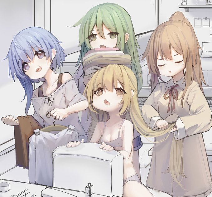 「もぉーべつに適当でいいよぉっ。」
「だめです。」
「さっちんあとはこれを試着しよう。」
「おぃ如月姉昔の服を借りたよ、ちょっと多いけどな。」
二十二駆休日のらくがき 