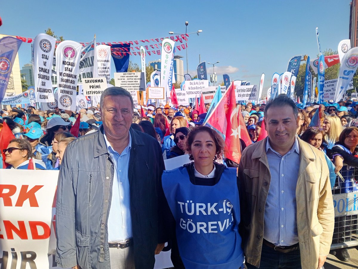 CHP Niğde Mv. Sayın <a href="/fethigurer/">Ömer Fethi Gürer</a> "Emek Buluşması"

Taşeron işçilerinin herdaim sesi oldunuz teşekkürler Sayın vekilim 🙏

<a href="/turkiskonf/">TÜRK-İŞ</a>