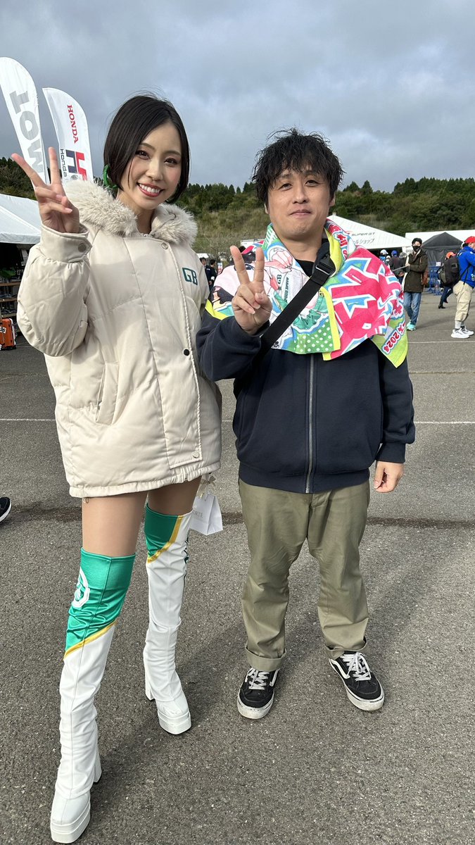 yurs_k_0920's tweet photo. SUPRE GT オートポリス天気や寒さや風が強く大変だったけどみおちさんとお話し出来たしツーショット写真撮ってもらえて凄く楽しい2日間になりました😊
帰るときもみおちさんが遠くから手を振ってくれて本当に嬉しかったです♪
今回色々方々とお話し出来て楽しかったです♪
#埼玉GreenBrave
#SUPREGT https://t.co/AqcLYD5zg6