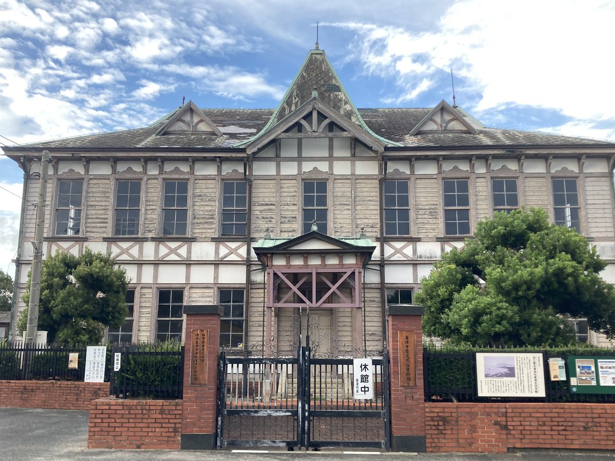 HbOG333's tweet photo. 今日一日佐賀をドライブしながら
ゾンサガの聖地、唐津歴史資料館に行って巡礼してきました！

ミニマンホールのキーホルダーも３つも買え、本場の屋敷も生で見れてめっちゃ充実した休日やった〜。

#ゾンビランドサガ https://t.co/UinwNkpl1v