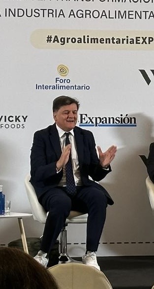 2/10 💡 #Financiación para la #innovación: Invertir en tecnología no debe ser una carga, sino una oportunidad. ¡Cada € invertido genera 3,2€ de retorno para empresa y para el Estado! #Sostenibilidad <a href="/expansioncom/">expansioncom</a>