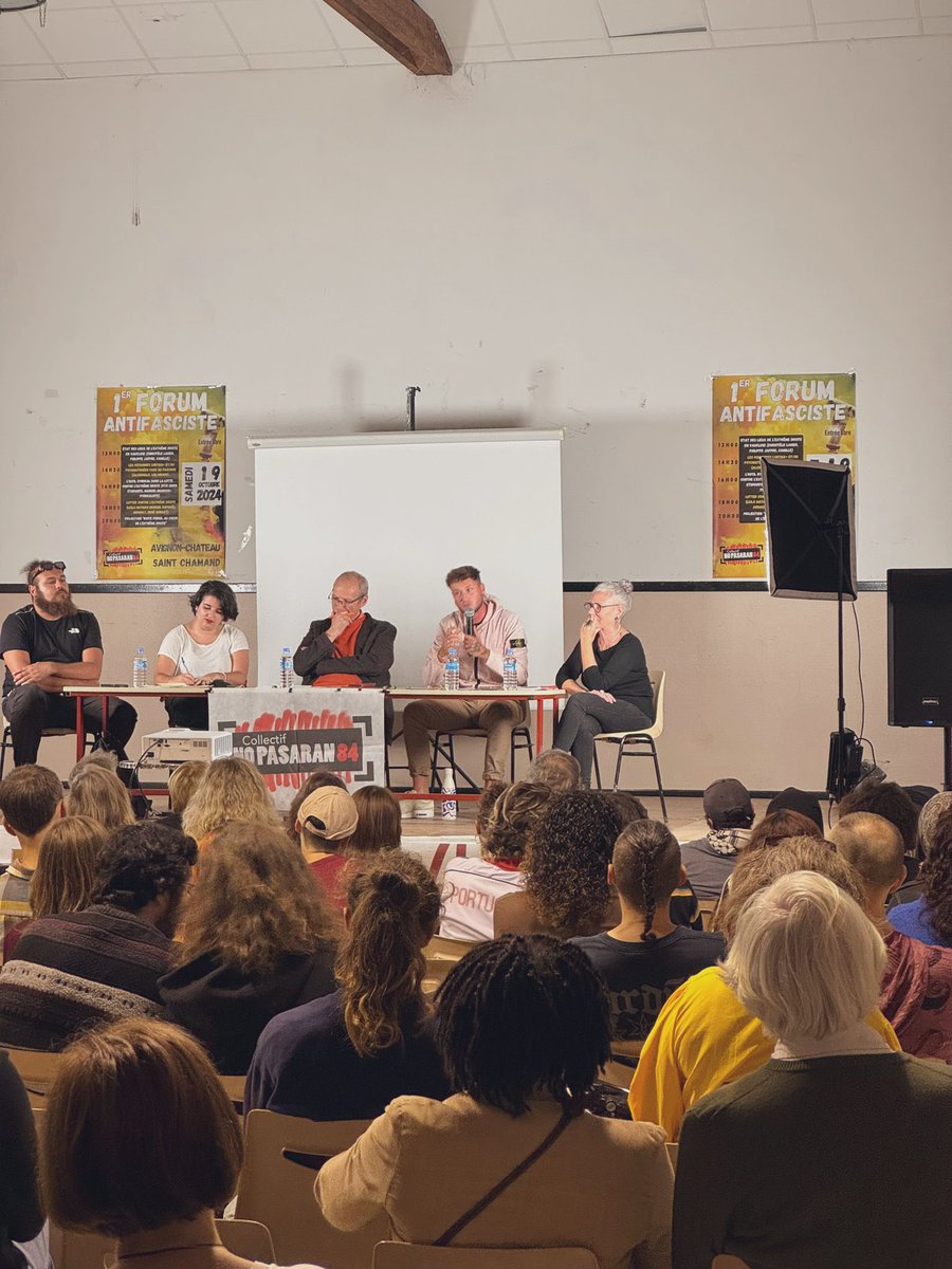 ArnaultRaphael's tweet image. 400 personnes et plusieurs conférences/débats pour ce tout premier forum antifasciste à Avignon !

Ce n’est qu’un début dans le Vaucluse. Chaud devant le RN, on est bouillant ↙️↙️↙️