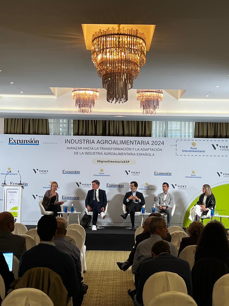 4/10 🤖 La Inteligencia Artificial (IA) está revolucionando cada etapa del proceso agroalimentario: de la producción a la distribución, optimizando recursos y reduciendo desperdicios. #IA #SmartAgrifood #AgrifoodAI <a href="/expansioncom/">expansioncom</a>