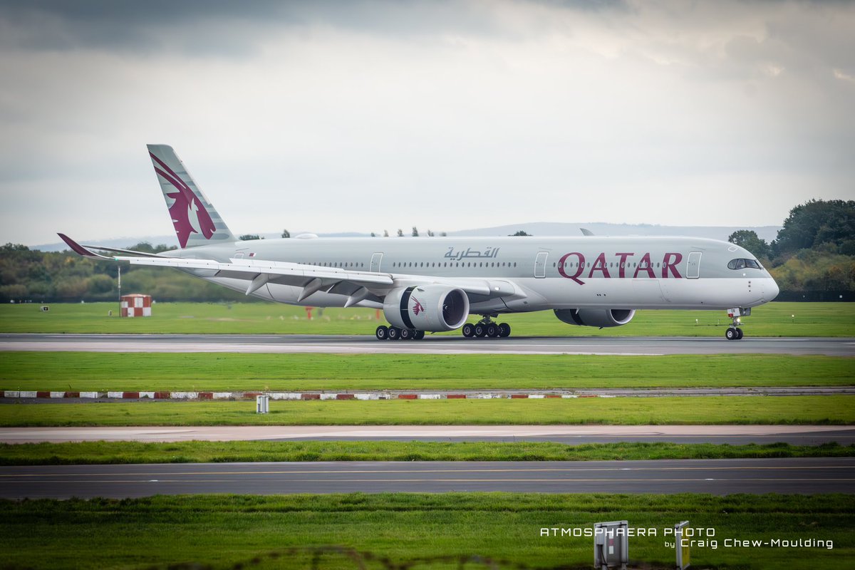 tmosphaera's tweet photo. #avgeek @qatarairways @Airbus A350-1041 A7-AOB #aircraft #aviationgeek #plane_picture #dailyplanepics #excellentaviation 
@PlaneSpotIsCool @AeroResource #Thinkplanes @endaburke81 @_airlinerworld #aviation https://t.co/w9ovAmzkyk
