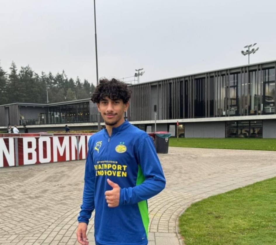 🚨🚨🚨🚨🚨

انتقال اللاعب العراقي احمد السعيد الى نادي ايندهوفن الهولندي