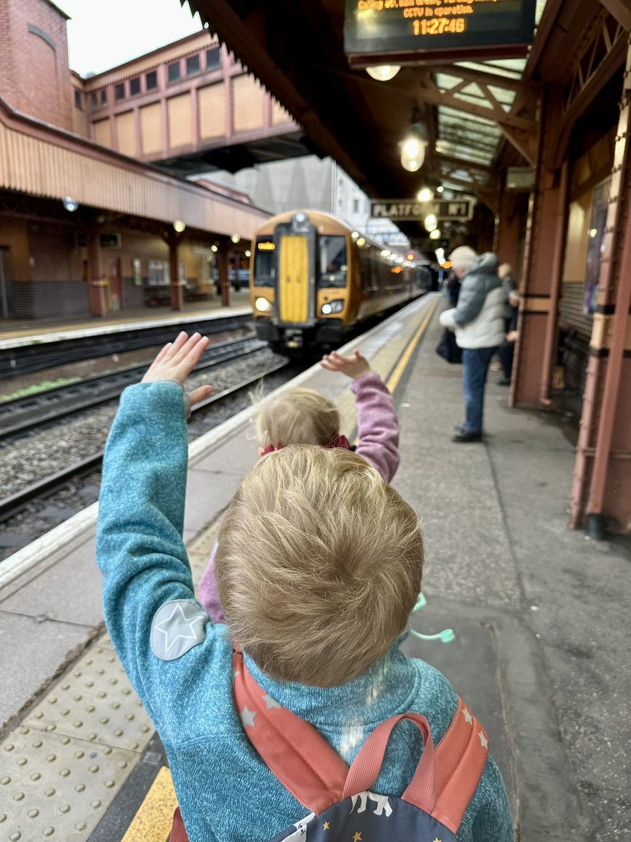 shellienic's tweet image. A switch of Birmingham stations from New Street to Moor Street for the next train - a #Class172 bound for Stratford, however we shall alight at Hall Green. B enjoyed a nosy at #Tyseley as we passed! #IntrepidYoungTrainTravellers #SundayTravel #LearningToTravelByTrain