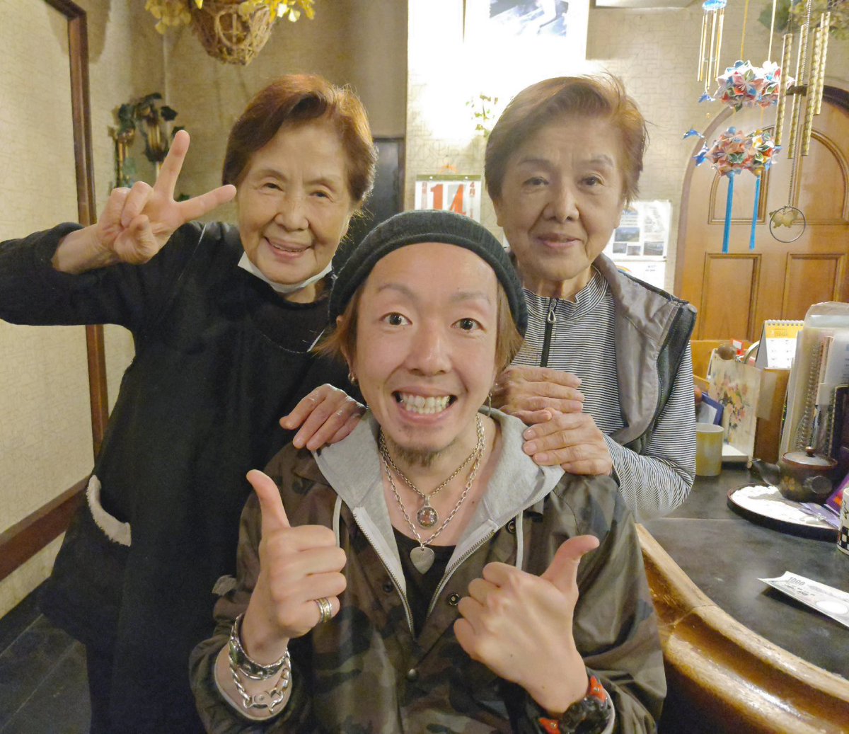 Hi_rock1979's tweet photo. Apr14.2024
この春、3日間に渡る小山町の旅を終え
その3日間に通ったドライブイン富士。
最終日に一緒に写真を撮らせてもらったヨ👍
#シーン動画 #ドライブイン富士
#静岡県駿東郡 #小山町生土
#GoPro8 #MacBookAir #FinalCutPro
#Hi_rock1979 #YouTube #Crazy4Yasu #Friend https://t.co/9MDxyCh02k