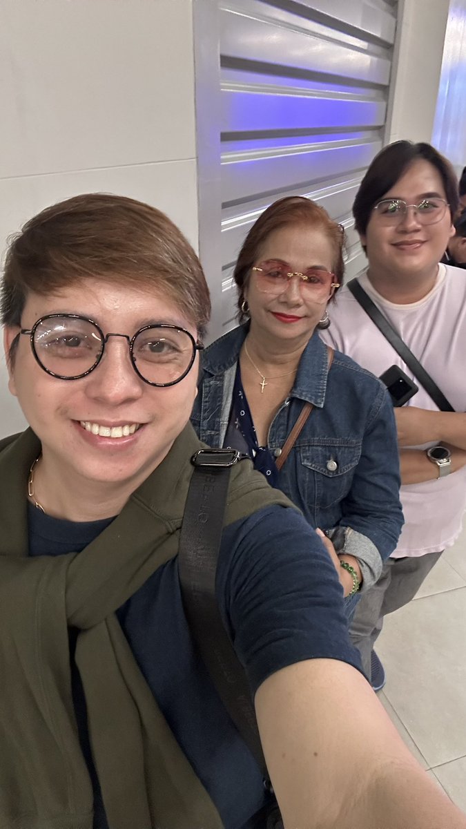 JohnRexEndeno's tweet photo. Almost sold out today at SM City Sorsogon. Cinemalaya pa lang, excited na si mother dear maipalabas sa SM cinemas. 😍 #Balota #MarianRivera #GMAPictures https://t.co/Q6HZA6dgZh