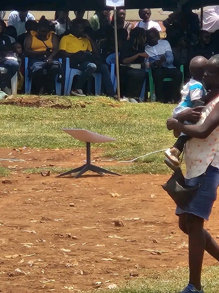 omwambaKE's tweet photo. Look at how Elon Musk's Starlink was used to Stream a funeral in my home County in Kisii, Kenya. https://t.co/IhYllIMobE