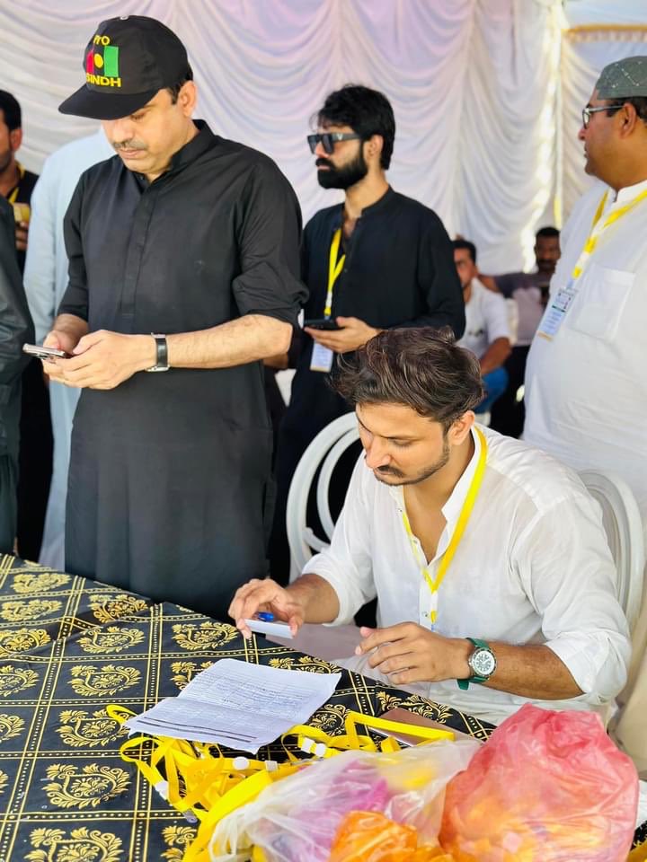 JavedNLaghari's tweet image. PYO Volunteers who managed whole Jalsa and even before many days they worked tirelessly for mobilisation &amp;amp; decoration of flags and panaflexes across hyderabad. 
Big applause to these young jiyalas. 
👏👏👏
#PYOSindh