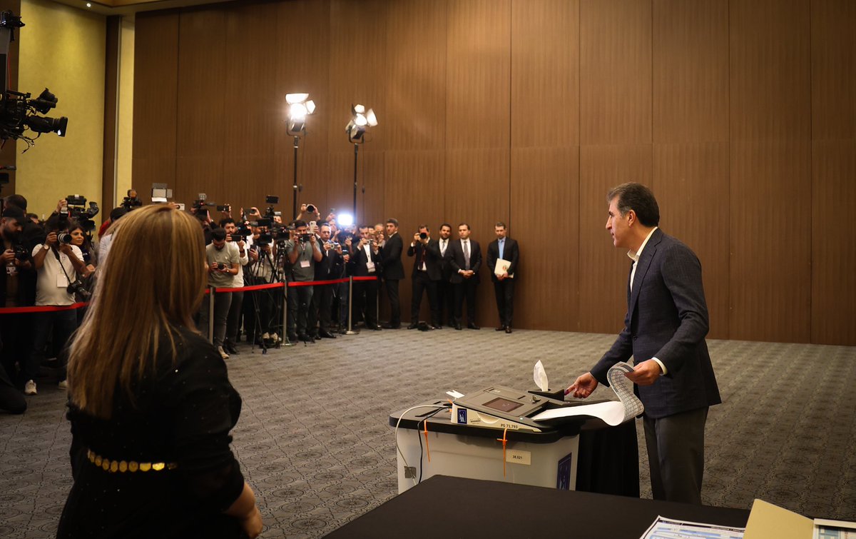 IKRPresident's tweet photo. ئەمڕۆ لە هەولێر بەشداریم لە پرۆسه‌ی ده‌نگداندا بۆ هەڵبژاردنی پەرلەمانی کوردستان کرد. 

داوا لە گشت هاوڵاتییان دەکەم کە مافی دەنگدانیان هەیە، ئەم مافە سەرەکییەی خۆیان پەیڕەو بکەن. 

لە پرۆسەی دەنگداندا، هەرێمی کوردستان براوه‌یە. https://t.co/2s3tx2Phxc