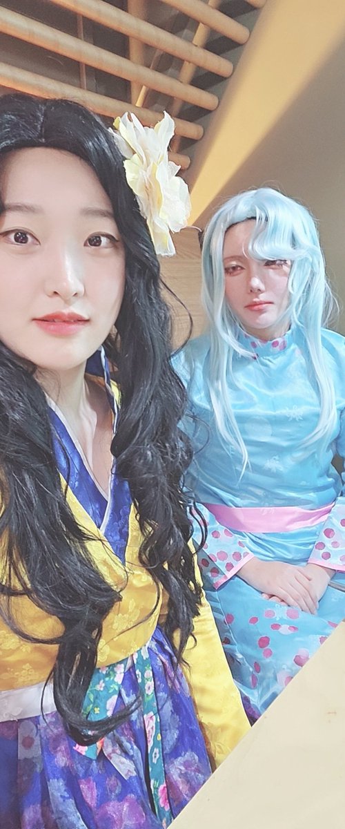 leaniii_'s tweet photo. 웹툰페어 
갑연이랑 갑희랑 💛🩵

@cos_08_eight https://t.co/G5jwFz4aBc