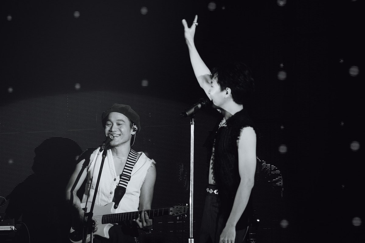 smallroom_tweet's tweet photo. ความน่ารักของ #คุณหัวใจ ในวันแรก
ใครมีบัตรรอบวันอาทิตย์ วันนี้เจอกันอีกวันนะครับ🫀
📸 by whyknnot, prms.13, freyrayray, ssannn
#VIRTUALMEMORYCONCERT #POLYCAT #คุณหัวใจ #Smallroommusic #ควิกแสบ #Quickzabb #PorscheThailand #PTH #Yuedpao #ยืดเปล่า #ChangColdBrewCoolClub
#FEDERBRÄU #LINEMELODY