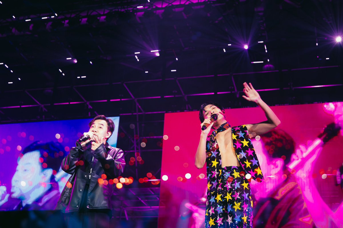 smallroom_tweet's tweet photo. ความน่ารักของ #คุณหัวใจ ในวันแรก
ใครมีบัตรรอบวันอาทิตย์ วันนี้เจอกันอีกวันนะครับ🫀
📸 by whyknnot, prms.13, freyrayray, ssannn
#VIRTUALMEMORYCONCERT #POLYCAT #คุณหัวใจ #Smallroommusic #ควิกแสบ #Quickzabb #PorscheThailand #PTH #Yuedpao #ยืดเปล่า #ChangColdBrewCoolClub
#FEDERBRÄU #LINEMELODY
