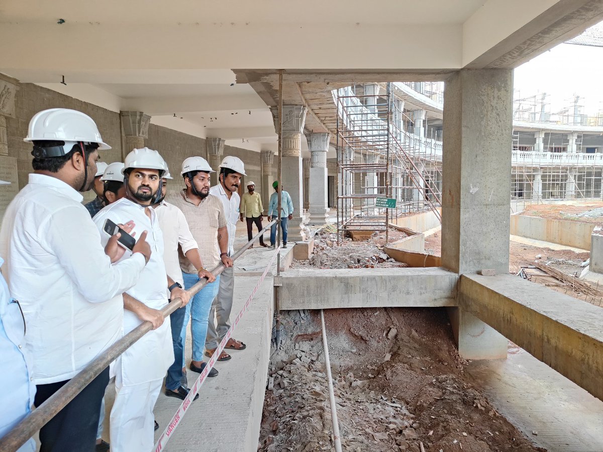 dhruv_jatti's tweet photo. Had the chance to visit the ongoing construction of the Anubhava Mantapa in Basavakalyan. It’s going to be at the heart of spreading across the values of Guru Basavanna to the world once it’s ready. 

Back in 1955 when Sri jayachamarajendra wodeyar & Sri. BD Jatti laid the foundation stone, it was envisioned that people from across the world should visit here, therefore, the name, in 1958, from Kille Kalyana to Basava Kalyana was changed. It was always Mutya’s dream to make lord Basava’s teachings a global phenomena. 

Ever since then, a lot has happened and the efforts of Government of Karnataka and especially Sri. @eshwar_khandre sir to make it a reality is a blessing for all Sharanarus. 

There is a huge potential of a tourism eco system to be built around the Anubhava Mantapa which will boost the socio- economy of Kalyan Karnataka. 

#Karnataka