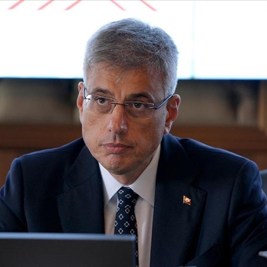 bpthaber's tweet photo. Ümit Özdağ:

Sağlık Bakanı Kemal Memişoğlu, bana mesaj attı. "Neden istifamı istiyorsunuz?" diye sordu.

Ben de, "Aslında haklısınız. Enerji Bakanı'nın istifasını istememiz lazımdı bu hususta" dedim. https://t.co/mOVwJEutur