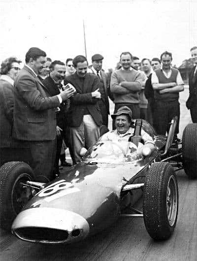 allaboutmayetml's tweet photo. Remembering Chris Summers, born #OnThisDay in ’28. Pic: his ex-#F1 Lotus 24 into which he’d squeezed a Chevy V8 where a 1.5-litre Climax had resided. He raced the car in #FormulaLibre in the ’60s & died when he was thrown out of a Lola at Snetterton in ’70 (he never wore belts). https://t.co/d5fkxgCaqo
