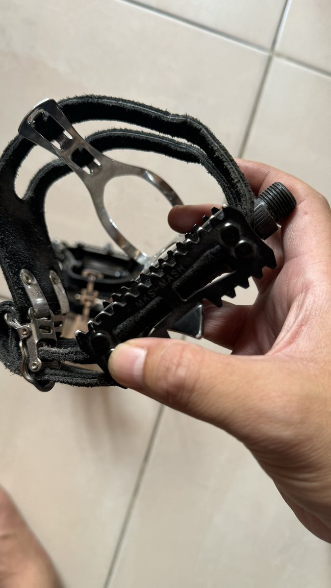 self_cyclist's tweet photo. #fnfjb Pedalset + toeclip, MKS Mash, 1,000K https://t.co/gkkSzAHcda