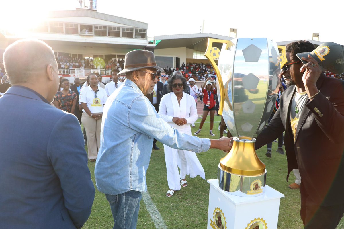 NamPresidency's tweet photo. President @DrNangoloMbumba joined by Madam @FirstLadyNam3 attended the 10th and Last Edition of the @hagegeingob Cup, between Eeshoke Chula Chula and African Stars.

#HageCupFinalEdition https://t.co/2W0o9IVCZy