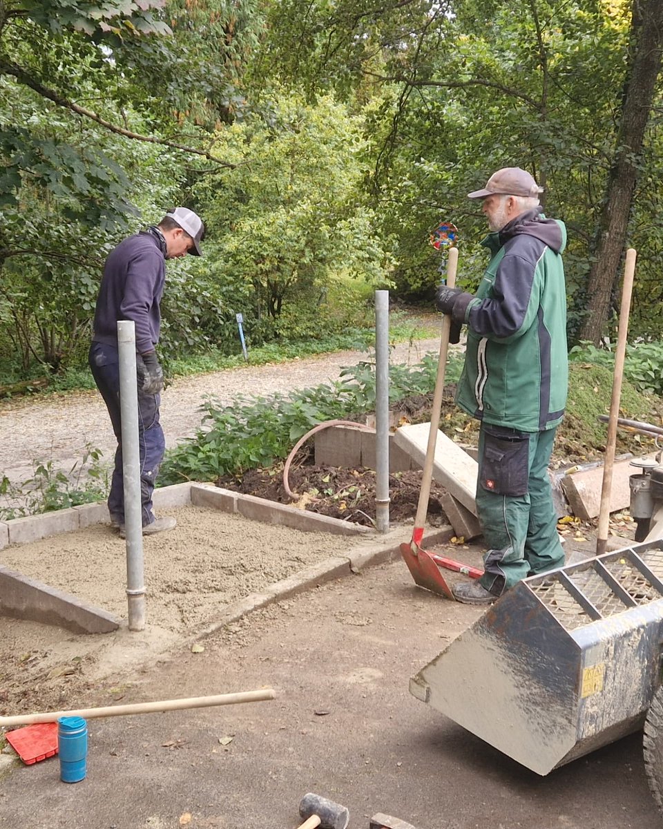 KSgreenkeeper's tweet photo. LUKAS UND CARSTEN R. haben in den letzten Wochen unseren Benzin- und 2-Takt-Mischcontainerbereich verbessert. Jetzt ist er benutzerfreundlicher für das Greenkeeping-Team und auch rundum sicherer und bequemer. #greenkeepingkassel #golf #golf&amp;Natur #teamwork #Danke @LukasDittmann4 https://t.co/yis4JHw4Ey