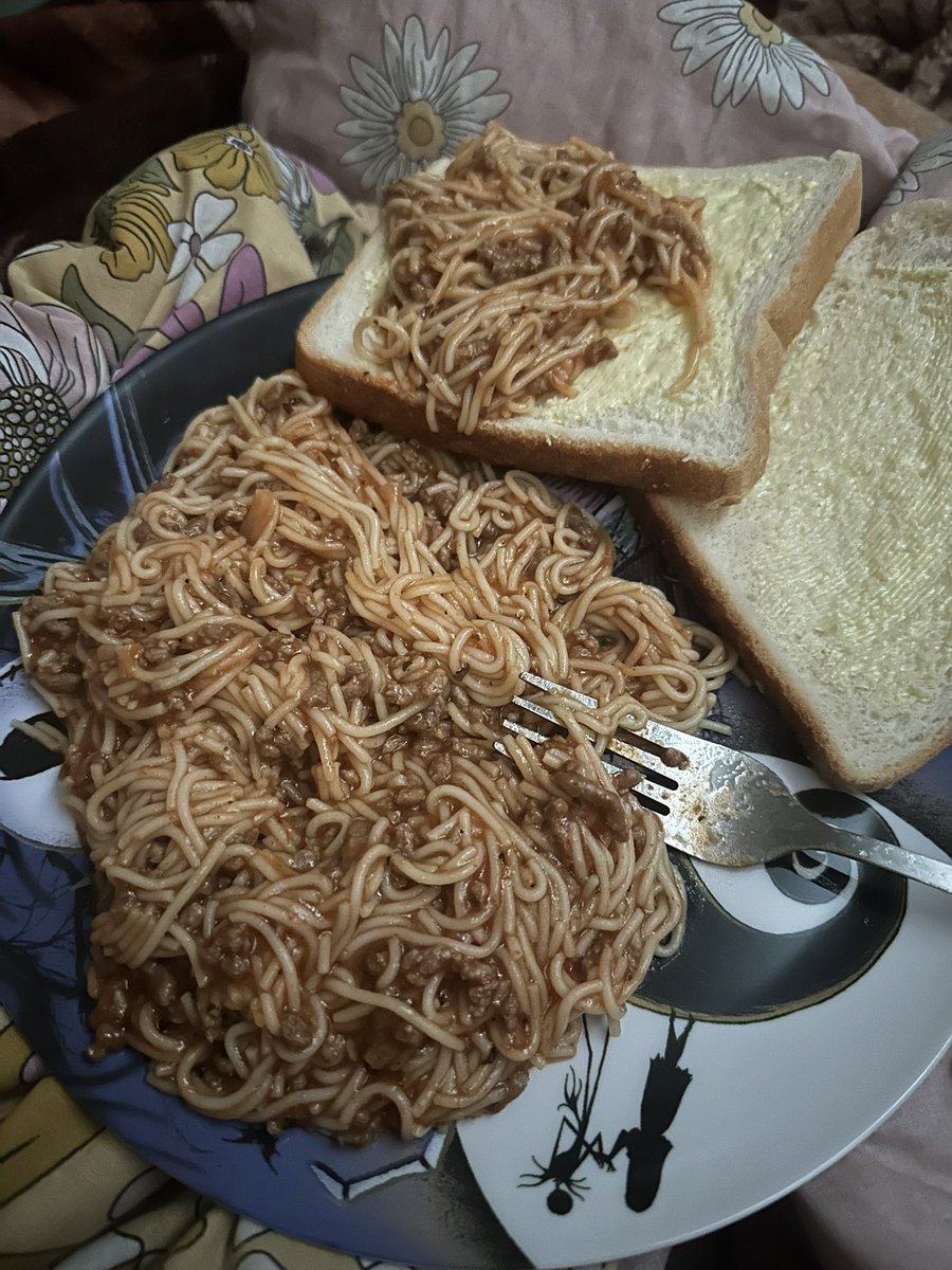 porcelainlamby's tweet photo. Rocking back and forth thinking of blackout curtains and how they don’t work. #moonydailydinner #dinner #dailydinner https://t.co/r2dXnctfn4