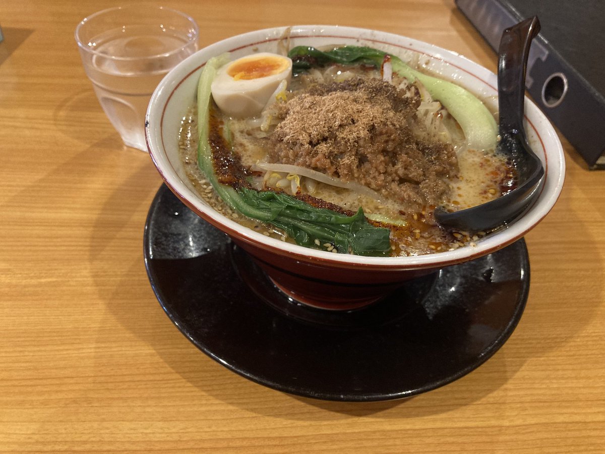 kokorowarmer's tweet photo. 子安

らーめん橋本食堂

【限定21日まで】
橋本の担々麺(大)

ミニチャーハン(ノーマル)

限定食べに遅めのお昼ホーム突入
豚骨スープを使ってて
橋本の品が美味しくない筈がない
豚骨スープからか豆乳からなのか
スープがまろやかでトロみが
麺に絡んで美味しかった
今日もたかちゃんありがとう👍 https://t.co/FO6qDHWGJq