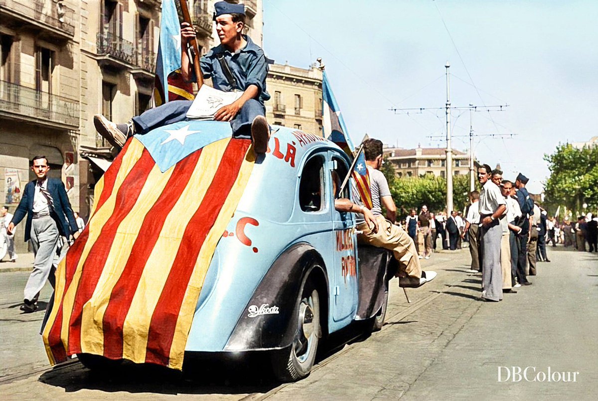CatalunyaColor's tweet photo. Barcelona, 1936.
Milicians d'Estat Català amb una  estelada sobre un Skoda Rapid II Tudor 1935

📸Antoni Campañà 
🎨Acolorida per @colour_history https://t.co/zImSSoxRhc