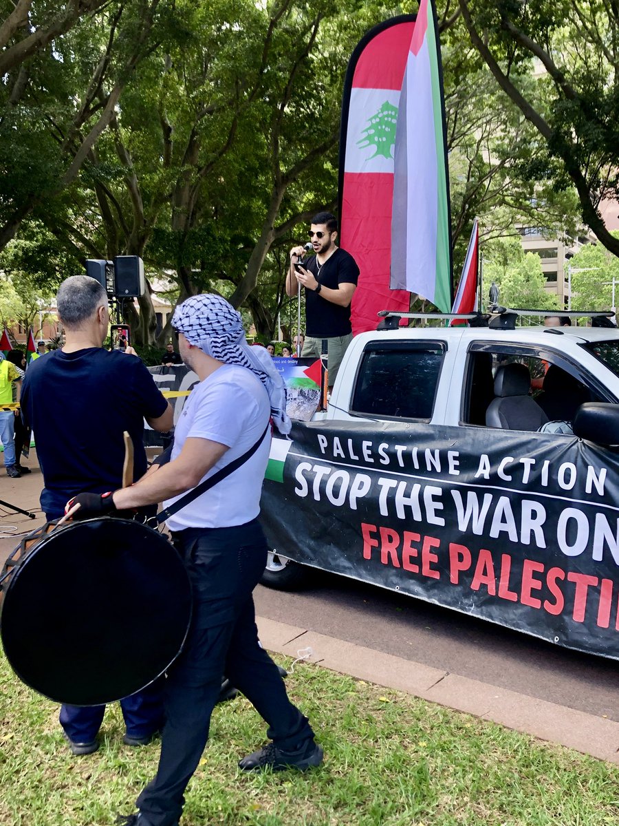 CairnesLinda's tweet photo. #week54 #hydeparksydney #protest #rally We watched the king drive past- he was at State Parliament- we waved our flags. Not so many police- too busy with the king 👑-pics - speeches, police, & the percussion team, Bob, Viv & the bros. https://t.co/WQ2ypkyB25