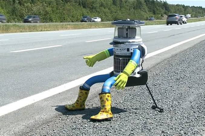 SamONellaHealth's tweet photo. Today I’m remembering hitchBot. Its goal was to hitchhike across the United States, but it was sadly immediately beaten to death and beheaded when it arrived to Philadelphia https://t.co/WEj4LCmAwe