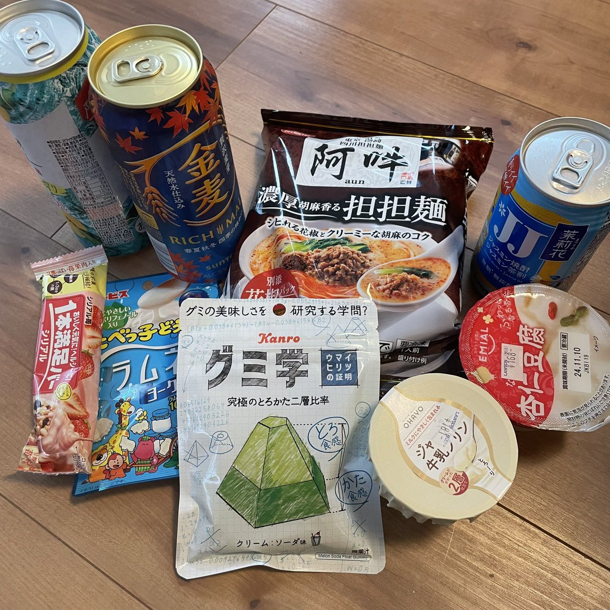 hitomarude's tweet photo. ローソンの収穫🍙 https://t.co/1SrjLMQC5x