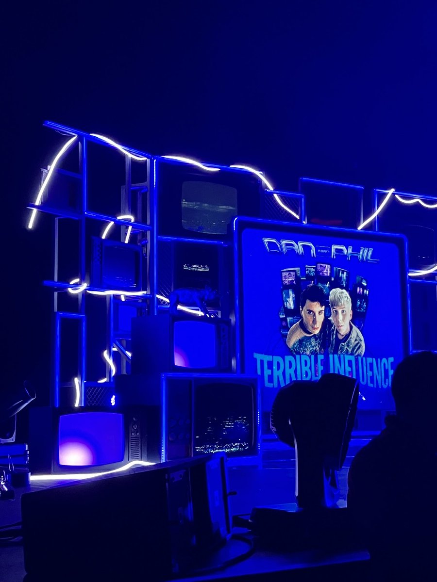 Miss_MickeyD's tweet photo. For a few glorious hours, the internet was here. #DNPTIT was all of the fun!!! Everyone I met in Phandom was so wholesome and lovely 💕 thanks @noblenansa for showing me what I was missing! https://t.co/zEOvRknQ6V