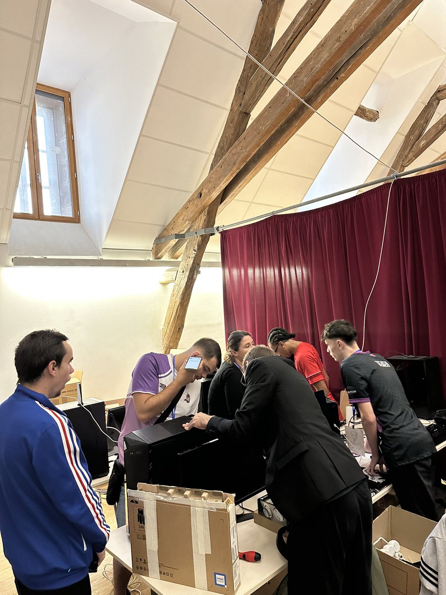 TX Esport qualifié pour le Day 2 de la LAN Legends Springs Cup ! 🔥

Après une 1ère journée intense, on continue l’aventure 💪 RDV ce matin sur le live twitch twitch.tv/springsesport. 
On est prêts à tout donner ! 🏆

#TXEsport #LegendsSpringsCup #Day2 #Esport #Gaming #TXWIN