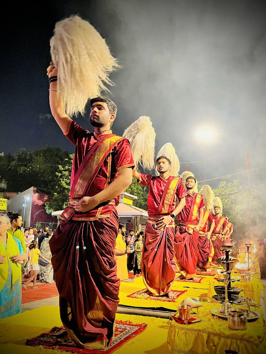 raaj_raj69's tweet photo. अस्सी घाट, वाराणसी का एक प्रमुख स्थल है, जहाँ हर शाम गंगा आरती का भव्य आयोजन होता है। अस्सी घाट की गंगा आरती काशी की सांस्कृतिक और धार्मिक धरोहर का प्रतीक है।
.
.
.
.
.
.

#gangaaarti #assighat #varanasi #spiritualvibes #holyganga https://t.co/EFmxzxB9ee
