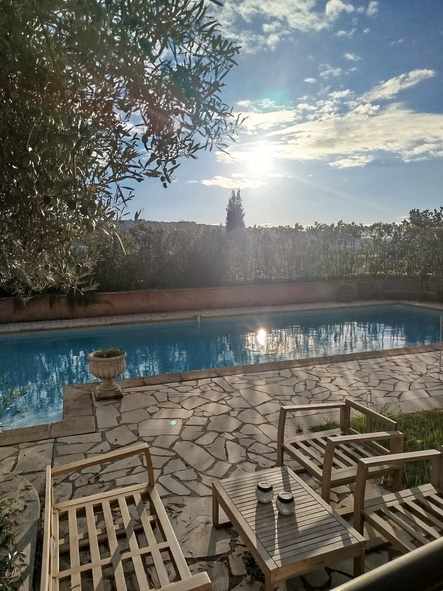 Bien arrivé chez moi la team enfin. Je vais enfin pouvoir dormir. 😭
Merci pour tout. C'était exceptionnel vraiment.
Félicitations encore à Hamet et Sarah. 🩷 Vous avez mis la barre tellement haute !!
A qui le tour maintenant ?!