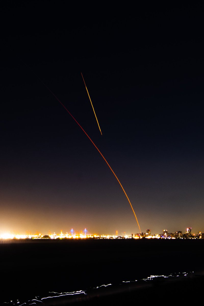 RevesdEspace's tweet image. 🚀 A 5h13 UTC, #Falcon9 a décollé de Vandenberg en Californie. 100e vol de SpaceX en 2024 ! 
Le premier étage a atterri en Landing Zone pour son 7e vol.
20 nouveaux satellites #OneWeb d&apos; @Eutelsat_Group ont été déployés en orbite basse.
📷 @rocketgrobrrrrr / live Eutelsat