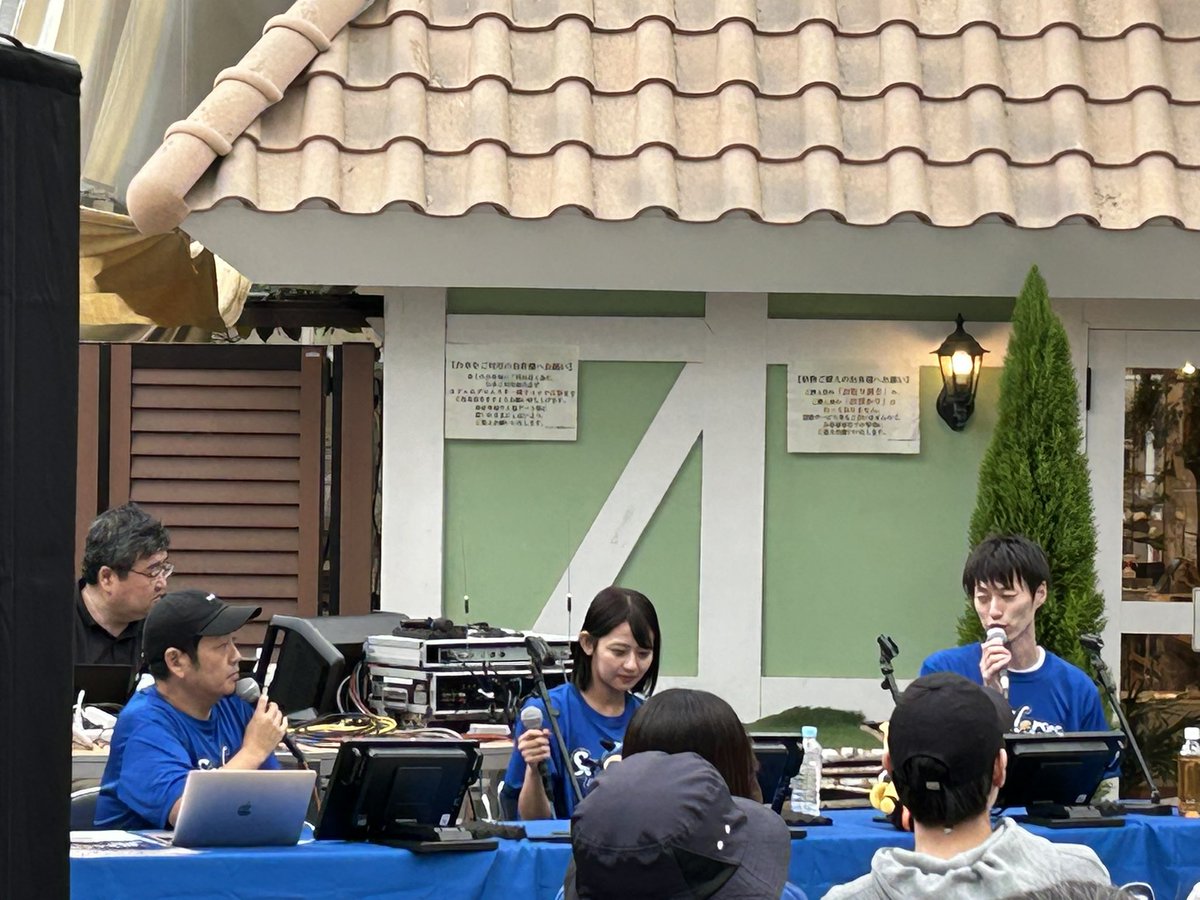 ec8ynU1ISrOlL59's tweet photo. ズッボンさん、すみぽんさん、しんたろうさんの解説付きパブリックビューイングは
贅沢すぎやて🥰

#シーホース三河
#安城デンパーク https://t.co/1HUI9Tjqke