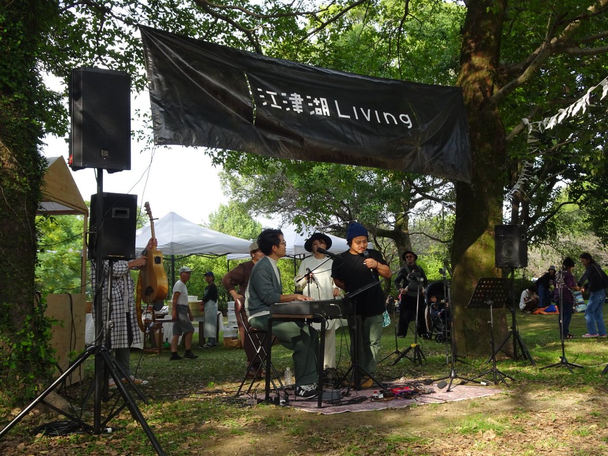 kazuhiko116's tweet photo. 江津湖Living、午後の部行って来ました🚲️

本日ご出演のアーティストによるセッション、堪能させていただきました🎙️

娘は花より団子でしたが・・🍨👧

良いものを観させていただきました👏

#Kenshiro
#李呼
#坂田飛鳥
#嘉悦なつ美
#ChaoBee
#江津湖Living https://t.co/06dZHMGrs0