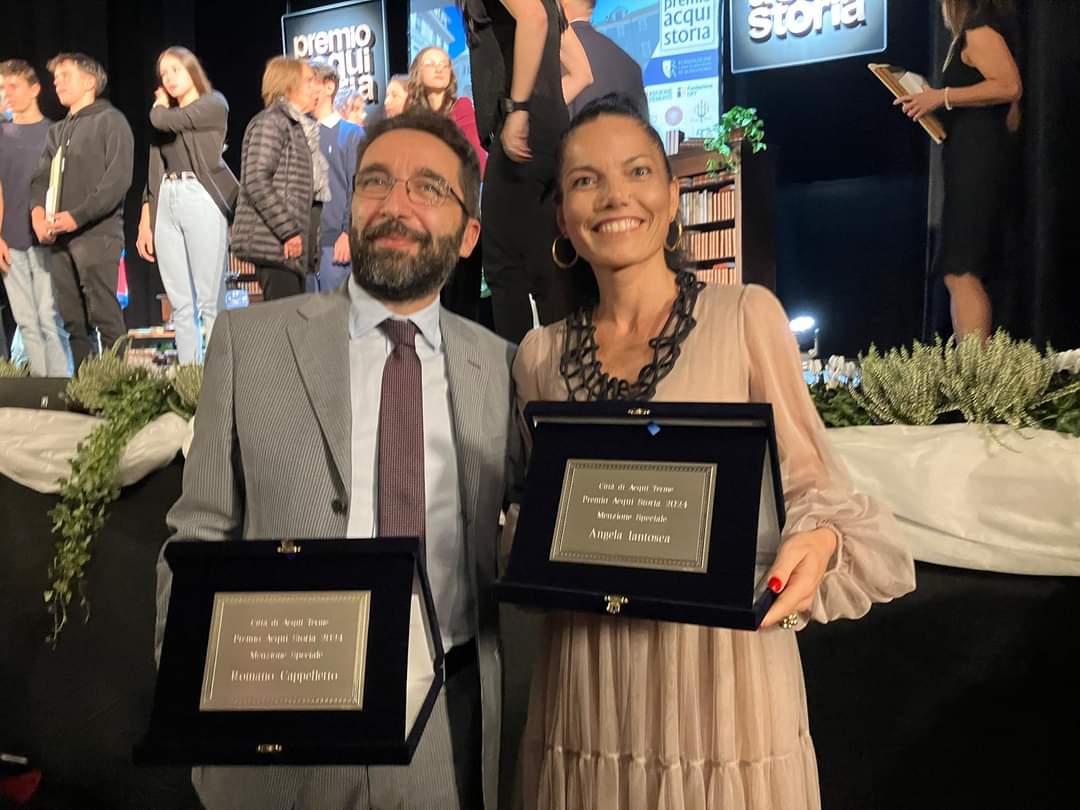 AngelaIantosca's tweet photo. 👉 Premio Acqui Storia - 57esima edizione. 
"Ventuno. Le donne che fecero la Costituzione" riceve una menzione speciale. 

🤩 La serata è stata presentata da Giacobbo. Premi speciali a: Aldo Cazzullo, Fabio Capello, Zahi Hawass e Sabino Cassese.

@paoline_it https://t.co/lAgjCks4TO