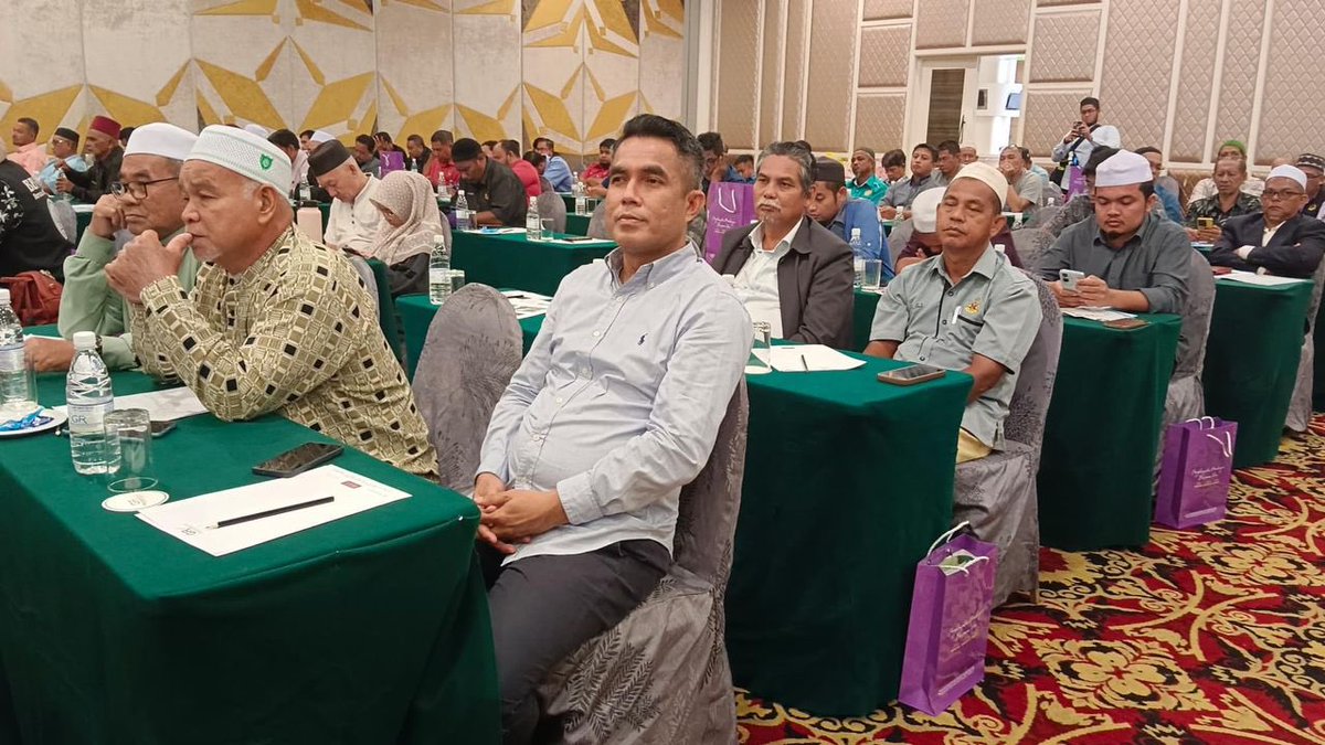 officialmumtaz's tweet photo. Kak Taz menghadiri Taklimat PENYELARASAN &amp; KESIAPSIAGAAN KEBAJIKAN MONSUN TIMUR LAUT 2024/2025.Hujung tahun ini musim taburan hujan berlaku terutama di Negeri Pantai Timur.Semoga tidak berlaku banjir besar.
اللَّهُمَّ صَيِّبًا نَافِعًا(Ya Allah,jadikanlah hujan ini bermanfaat) https://t.co/BLPsltbanR