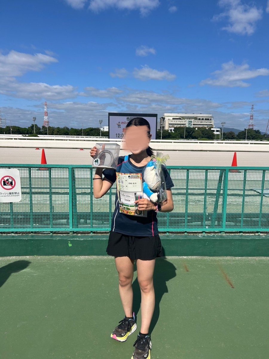 swiftrunner2005's tweet photo. 10月20日園田競馬ダートランニング🐎

本日は競馬場を走れる大会に出てきました！足が砂に埋もれてみんな疲れ切ってました…Swiftからは女子が1人三位入賞できました✨

景品に蹄鉄があって羨ましかったので、来年も出たいです💪 https://t.co/aLWgYc8NGa