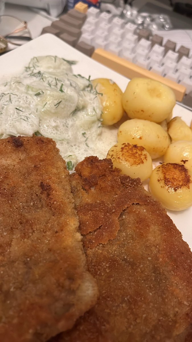 PETEXUS01's tweet photo. Podziwiam i zarazem zazdroszczę ludziom którzy mają czas i siłę codziennie gotować obiadki 👨‍🍳 https://t.co/50wfo4CSI0