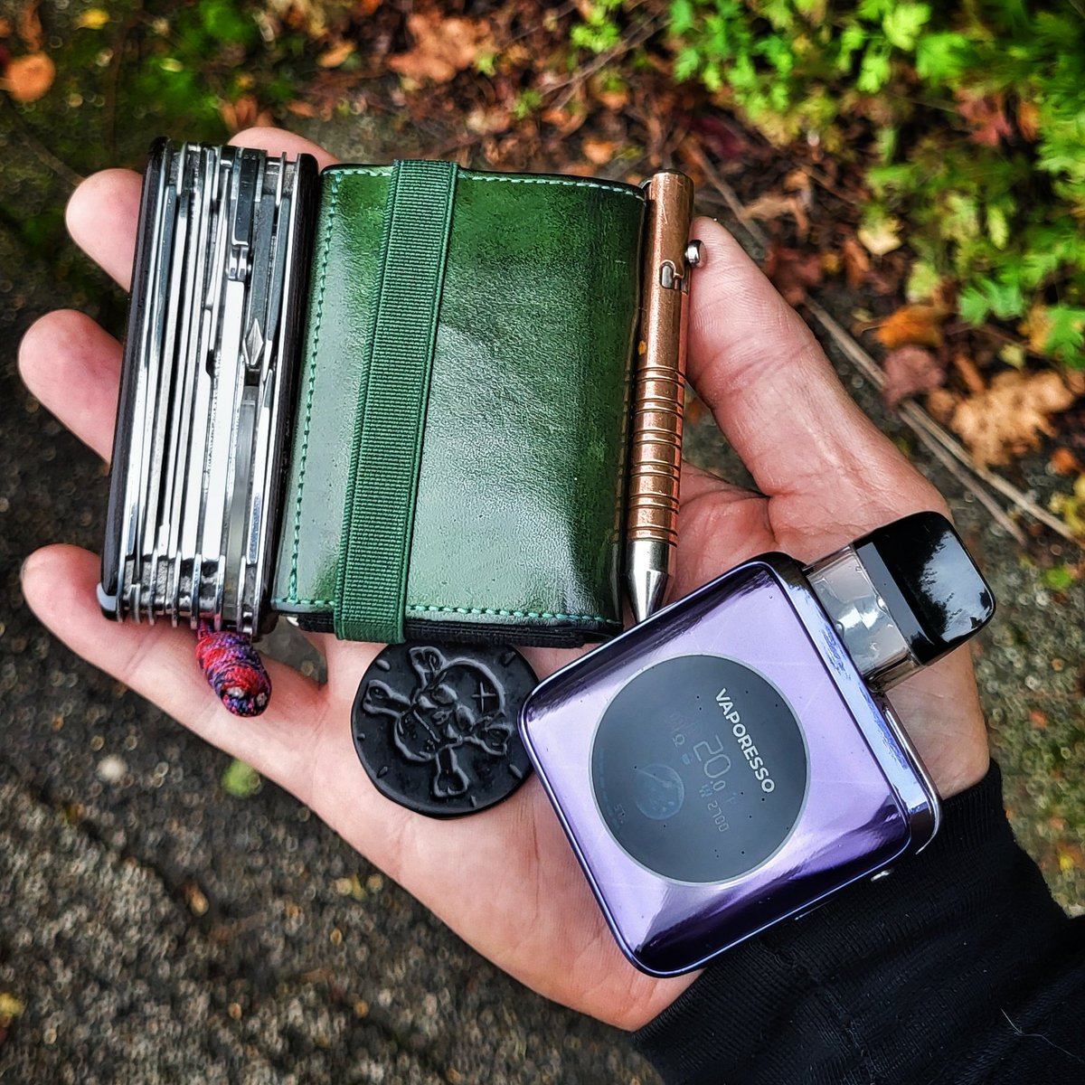 redrumsilence's tweet photo. Some days are easier than others 🤟
#everdaycarry #slimwallet https://t.co/mDN1FDdmGc