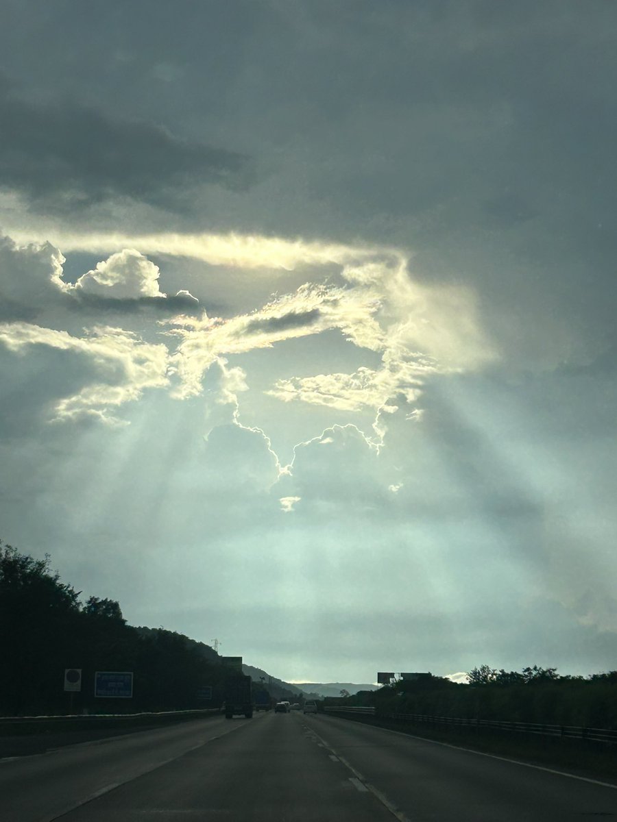 rams2102's tweet photo. Road to heaven #NatureBeauty #clouds #lonavala https://t.co/c8nhRIdOBB