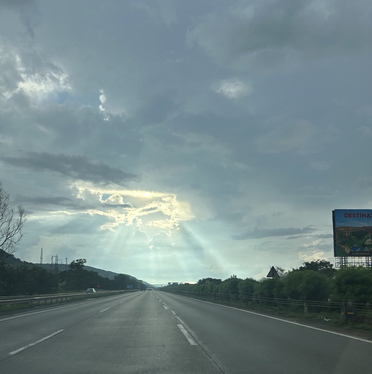 rams2102's tweet photo. Road to heaven #NatureBeauty #clouds #lonavala https://t.co/c8nhRIdOBB