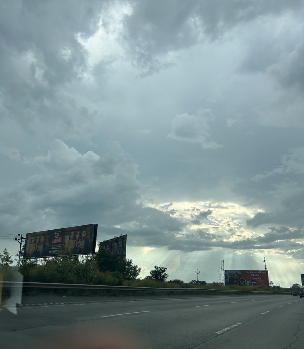 rams2102's tweet photo. Road to heaven #NatureBeauty #clouds #lonavala https://t.co/c8nhRIdOBB