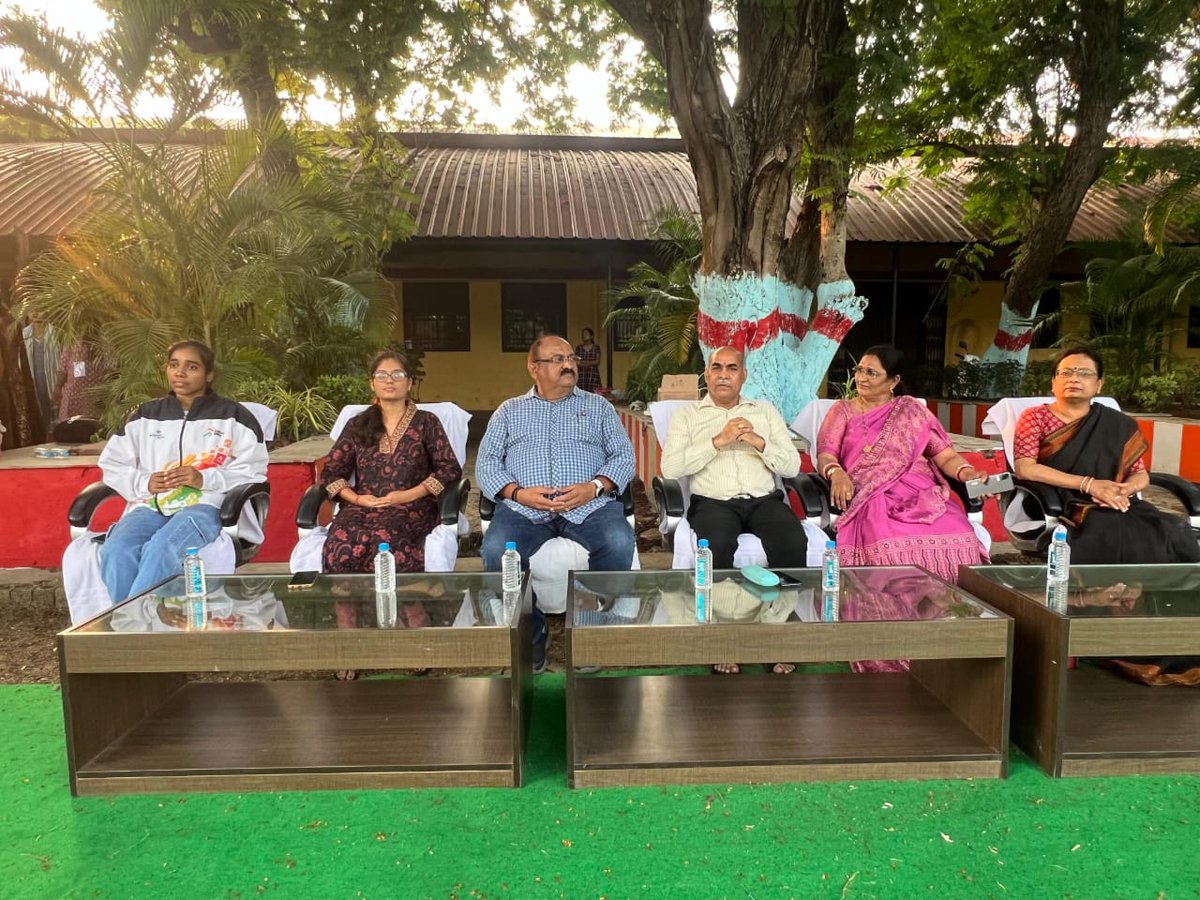 abvpcg's tweet photo. अभाविप रायपुर महानगर द्वारा चलाया जा रहा "मिशन साहसी" आत्मरक्षा प्रशिक्षण अभियान संपन्न हुआ, इस अभियान के माध्यम से बड़ी संख्या में छात्रों ने आत्मरक्षा का प्रशिक्षण प्राप्त किया। अभियान के समापन के दौरान मुख्य रूप से प्रदेश सह मंत्री  सुश्री @cgRashiTrivedi5 जी उपस्थित रही। https://t.co/33n1YoLOuD