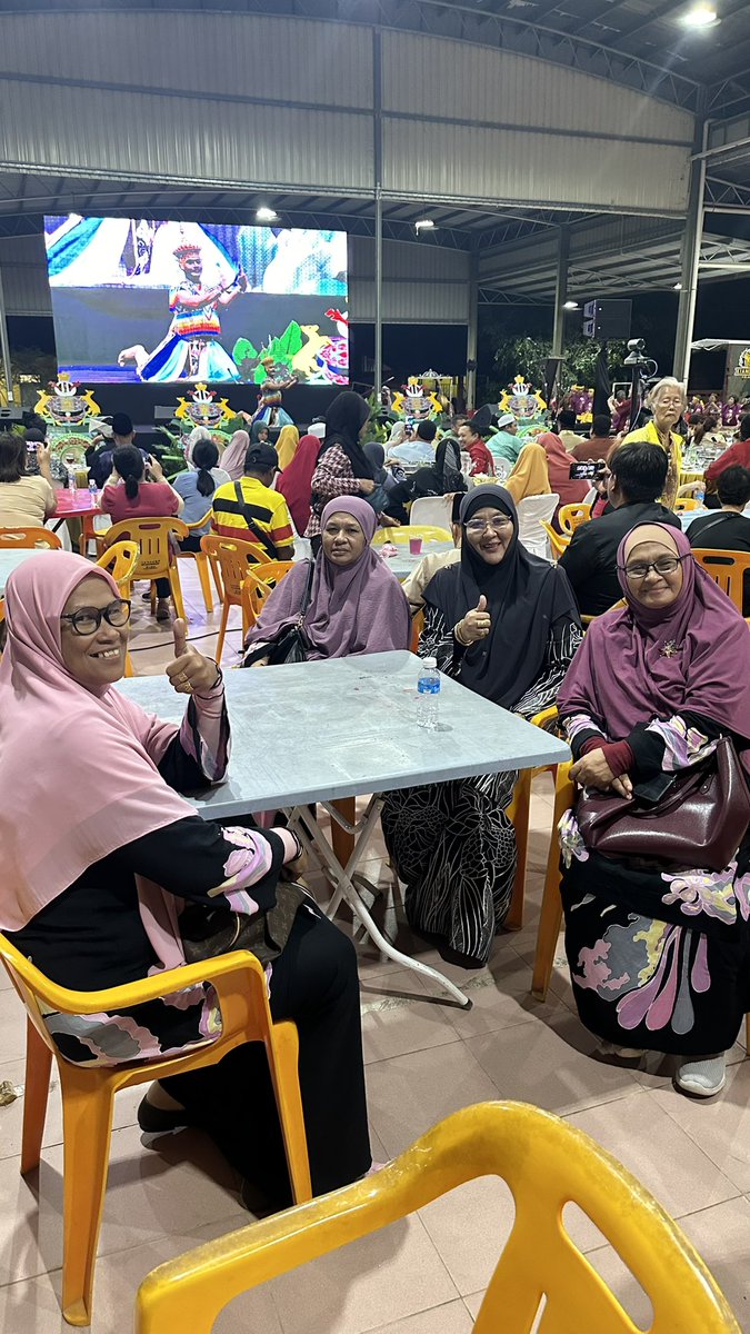 officialmumtaz's tweet photo. Makan malam bersama peserta Jemputan Perpaduan Nasional : Kelantan Model Perpaduan. Berlangsung harmoni dengan persembahan dari pelbagai budaya terutamanya masyarakat Siam Kelantan.

#tahunmelawatkelantan2024 #usrah #solusi #adilperihatinberkebajikan https://t.co/7kMndeaIdh