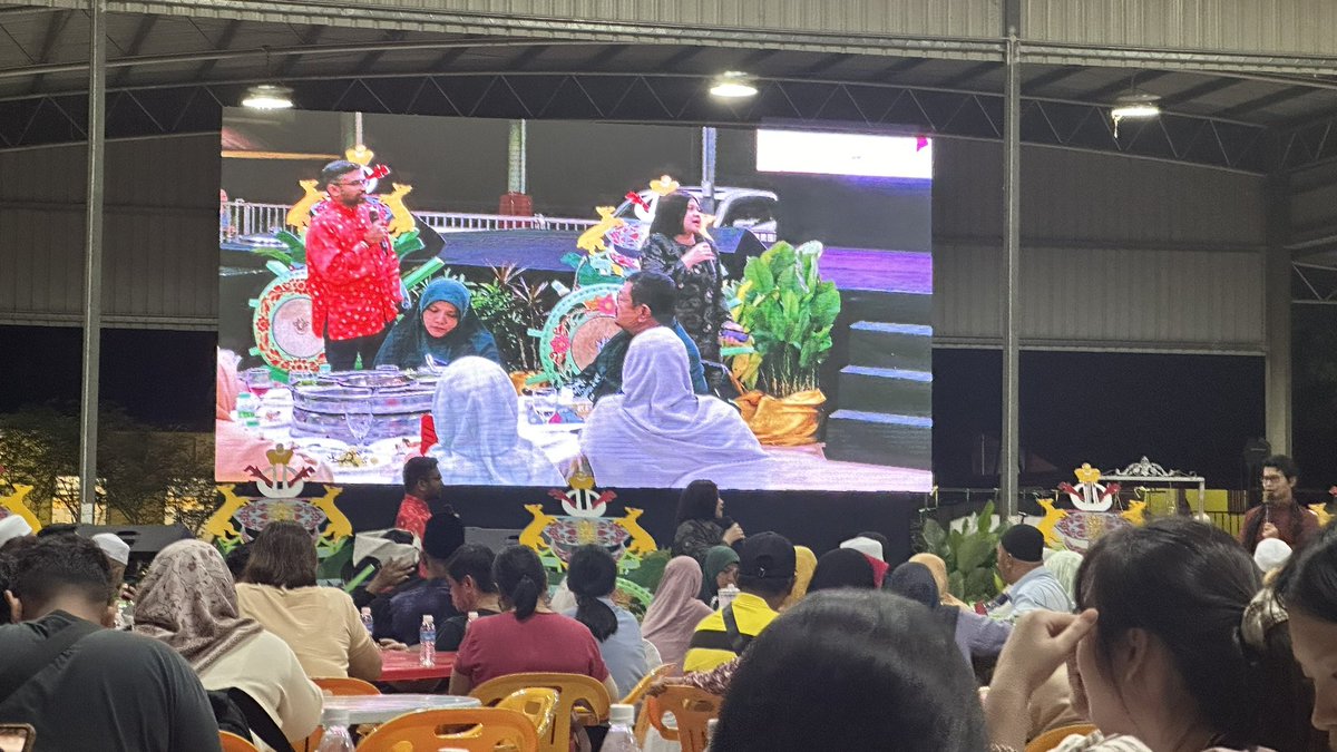 officialmumtaz's tweet photo. Makan malam bersama peserta Jemputan Perpaduan Nasional : Kelantan Model Perpaduan. Berlangsung harmoni dengan persembahan dari pelbagai budaya terutamanya masyarakat Siam Kelantan.

#tahunmelawatkelantan2024 #usrah #solusi #adilperihatinberkebajikan https://t.co/7kMndeaIdh